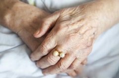 成都类风湿专家王艳解析：什么是类风湿?类风湿病因?